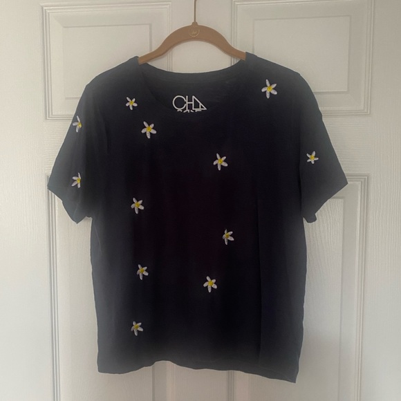 Chaser embroidered daisy 🌼 tee - Picture 4 of 10